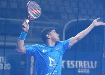 Comment faire une bandeja au padel _