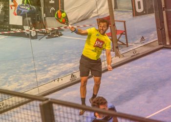 Comment faire une Vibora au Padel?